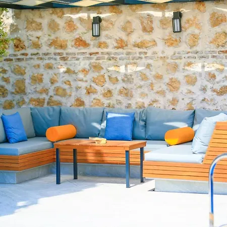 Sleeps 6 Pool